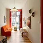 The Traditional Arts Memoir - Balcony At Downtown, 4Th-Floor No Lift